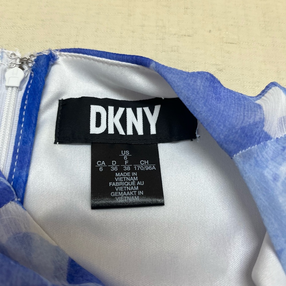 NWT DKNY size 6 blue/white printed flutter sleeve midi dress - Picture 6 of 13